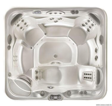 Уличный бассейн HotSpring Summit