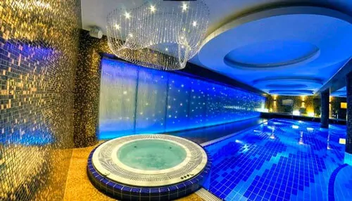 Что лучше для отеля — акриловый спа бассейн или классический джакузи с бетонной чашей?